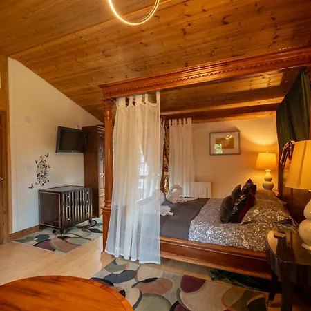 Villa Bouscat - Still Rabbit - Hot Tub - Yorkshire Selby