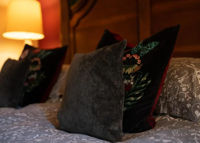 Bouscat - Still Rabbit - Hot Tub - Yorkshire Villa