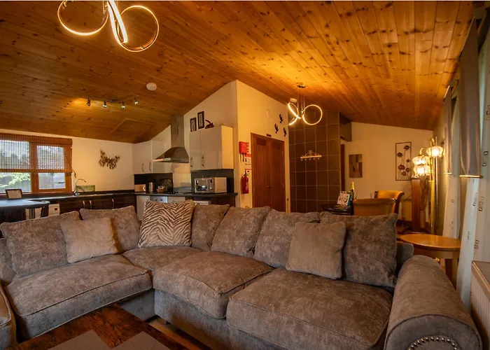 Bouscat - Still Rabbit - Hot Tub - Yorkshire Villa *